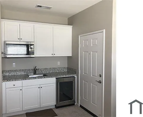 1 bed, 850 sqft, $1,600 — Photo 3