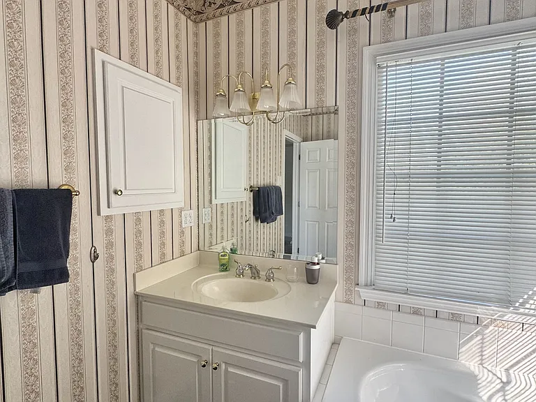 513 Alexis Dr — Photo 23