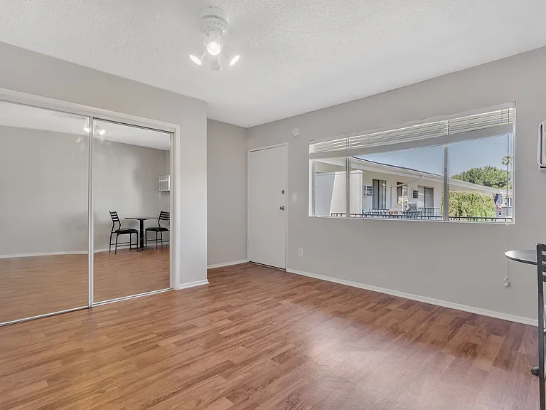 Redstone Apartments — Photo 9