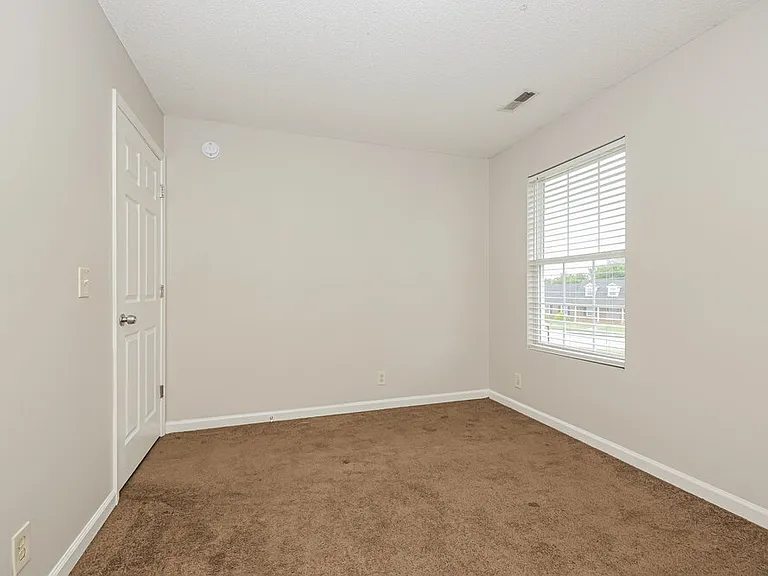 1936 Turnberry Ct — Photo 14