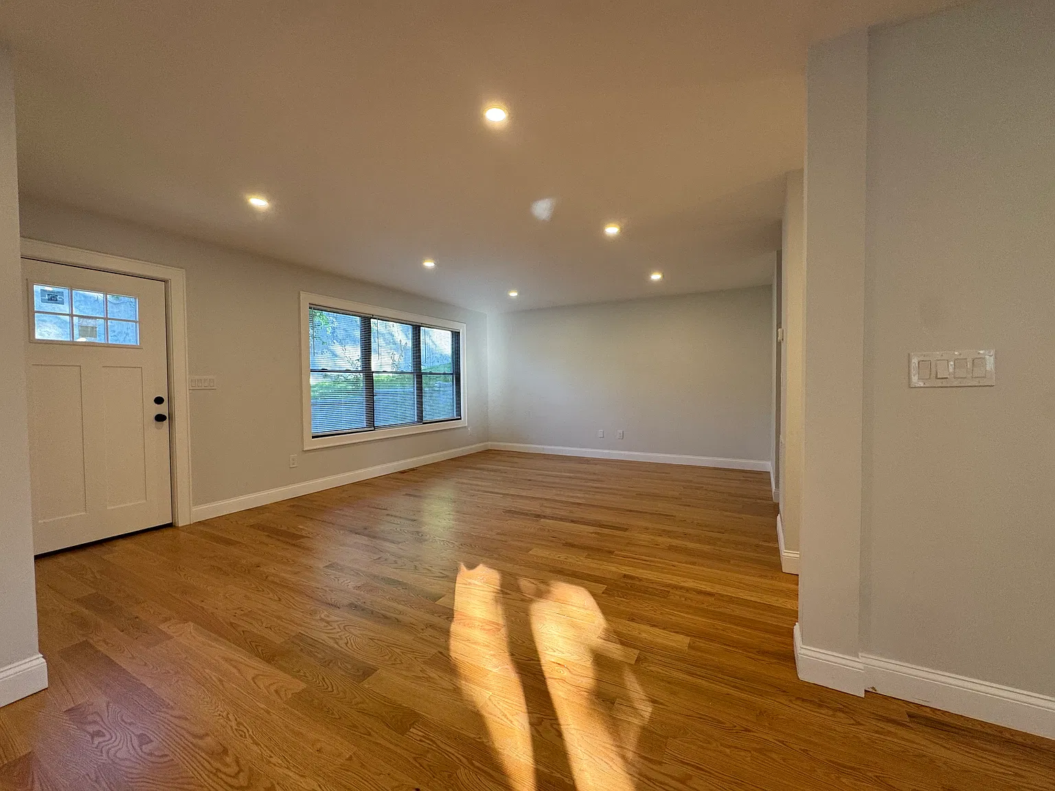 3 bed, 4.5 bath, 2300 sqft, $6,500 — Photo 2