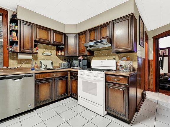 4th image of 2311 W Diversey Ave