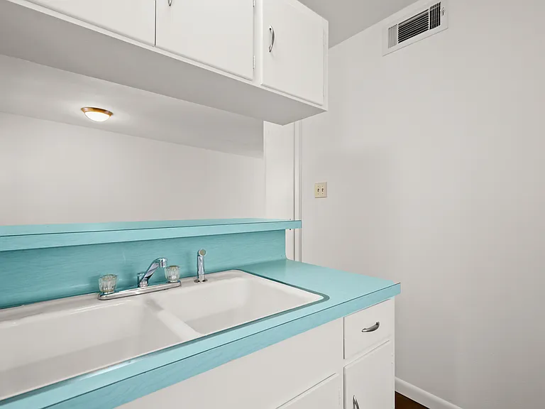 1801 Westlake Dr Apartments — Photo 20