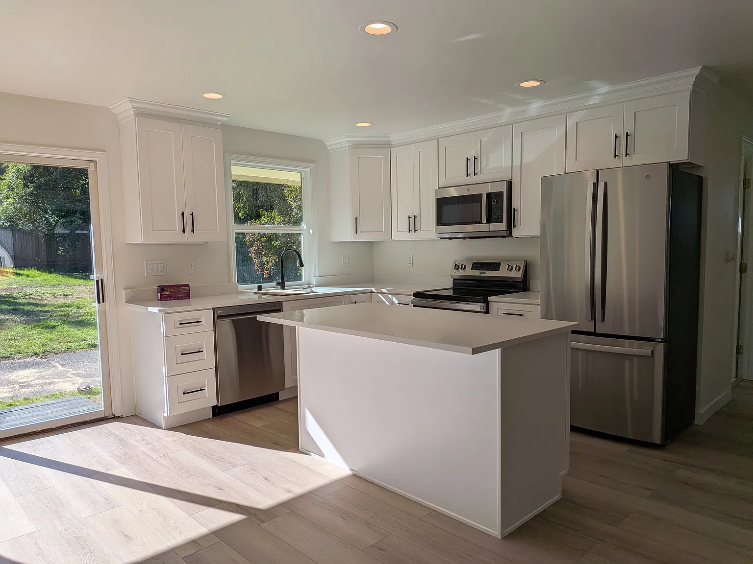 3 bed, 1150 sqft, $3,150 — Photo 3