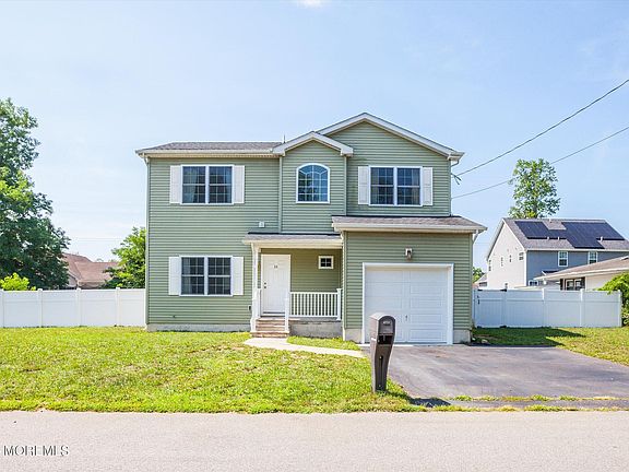 3rd image of 84 4th Avenue