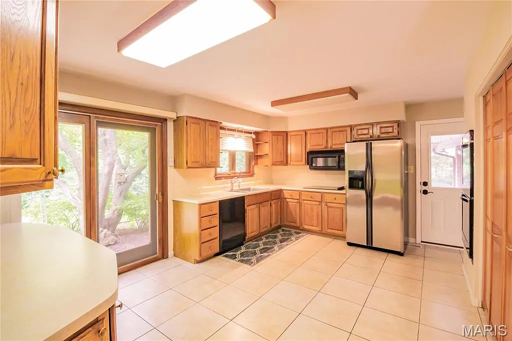 4 bed, 3.0 bath, 3204 sqft, $3,200 — Photo 4