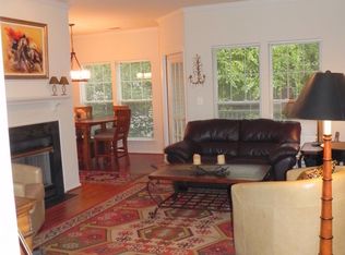 1511 N Point Dr APT 303, Reston, VA 20194