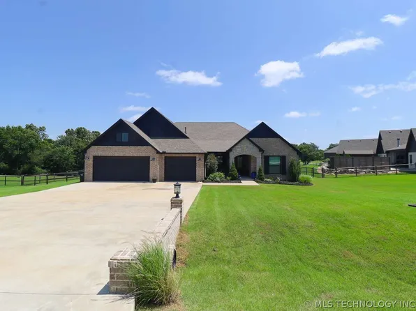 8716 E Detroit St, Broken Arrow, OK 74014