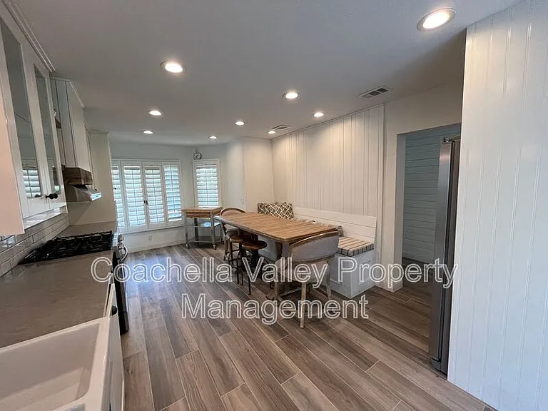 289 Vista Royale Cir W — Photo 30