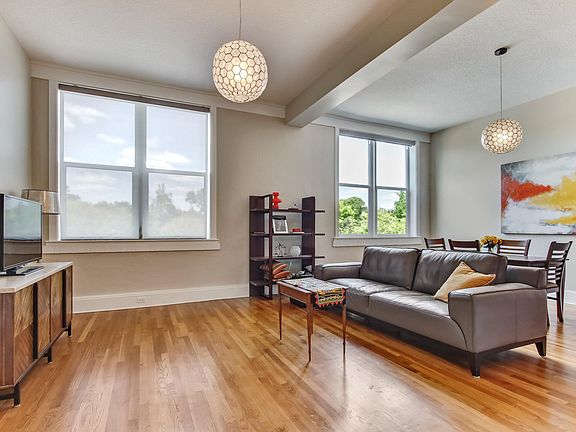 3rd image of 2525 College St APT 2203