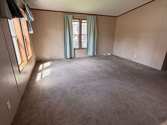 2nd image of 215 G St