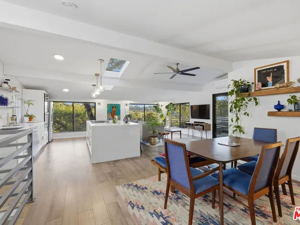 21936 Canon Dr, Topanga, CA 90290