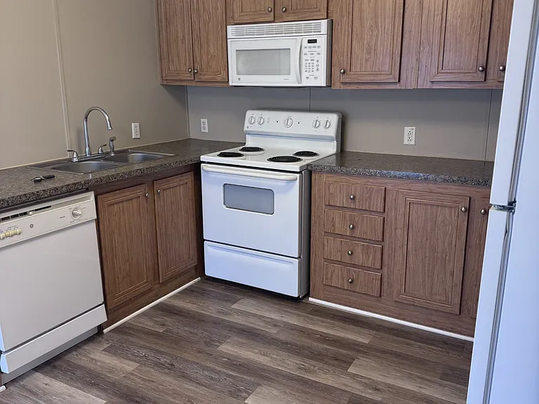 5595 Highway 90 E #11 — Photo 10