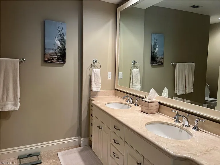 5068 Annunciation Cir #4211 — Photo 10