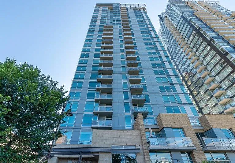 215 13th Ave SW #1305 — Photo 1