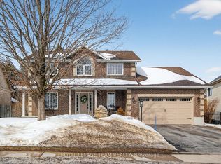 22 Renshaw Ave, Ottawa, ON K2S 1G9