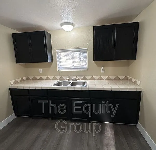 928.5 W Goshen Ave — Photo 4