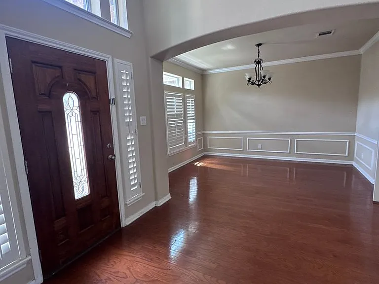 8707 Roswell Rdg — Photo 4