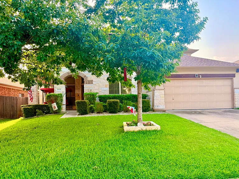 10804 Cap Stone Dr — Photo 1