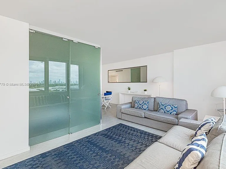 2301 Collins Ave #1032 — Photo 7