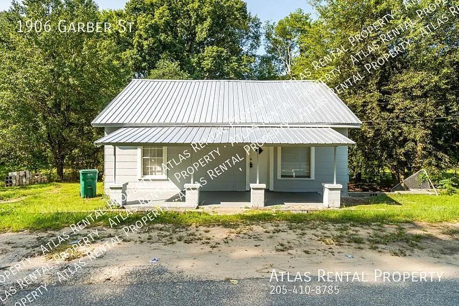 Now Accepting Section 8 Vouchers! Move in Ready 5br/2ba home! — Photo 1