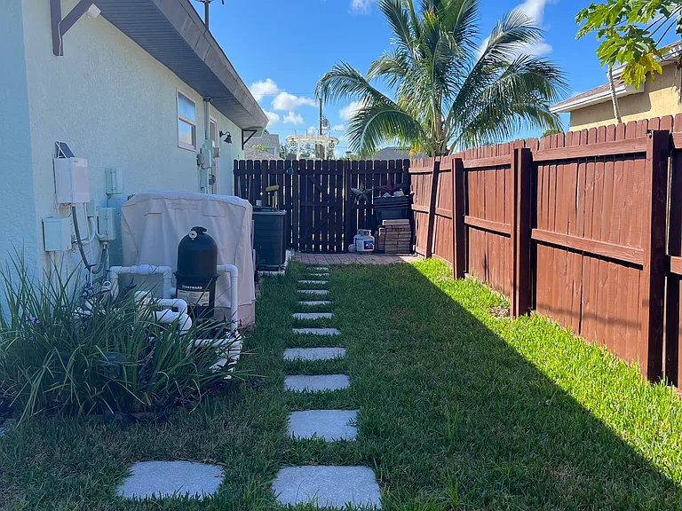 8365 Bahamas Rd — Photo 33