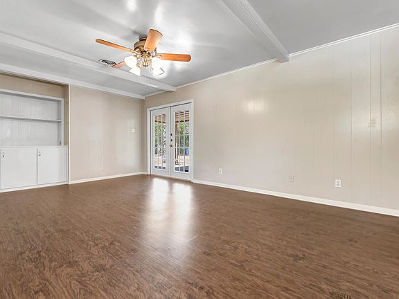 4th image of 1204 Village Dr