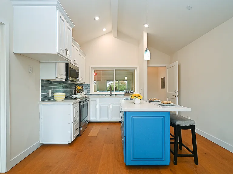 3856 Vineyard Ave — Photo 8