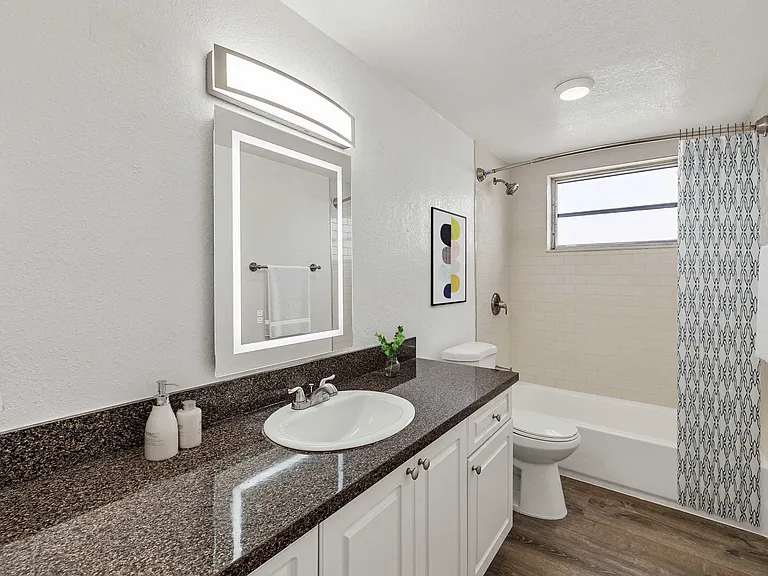 Sunworld Apartments — Photo 10