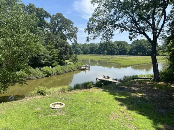 2908 Pinewood Cir, Suffolk, VA 23435