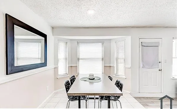 1712 Becker Dr — Photo 5