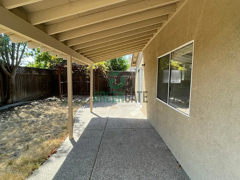1660 Etta Way — Photo 36
