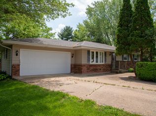 2737 N Fawn Ridge Cir, Oregon, IL 61061