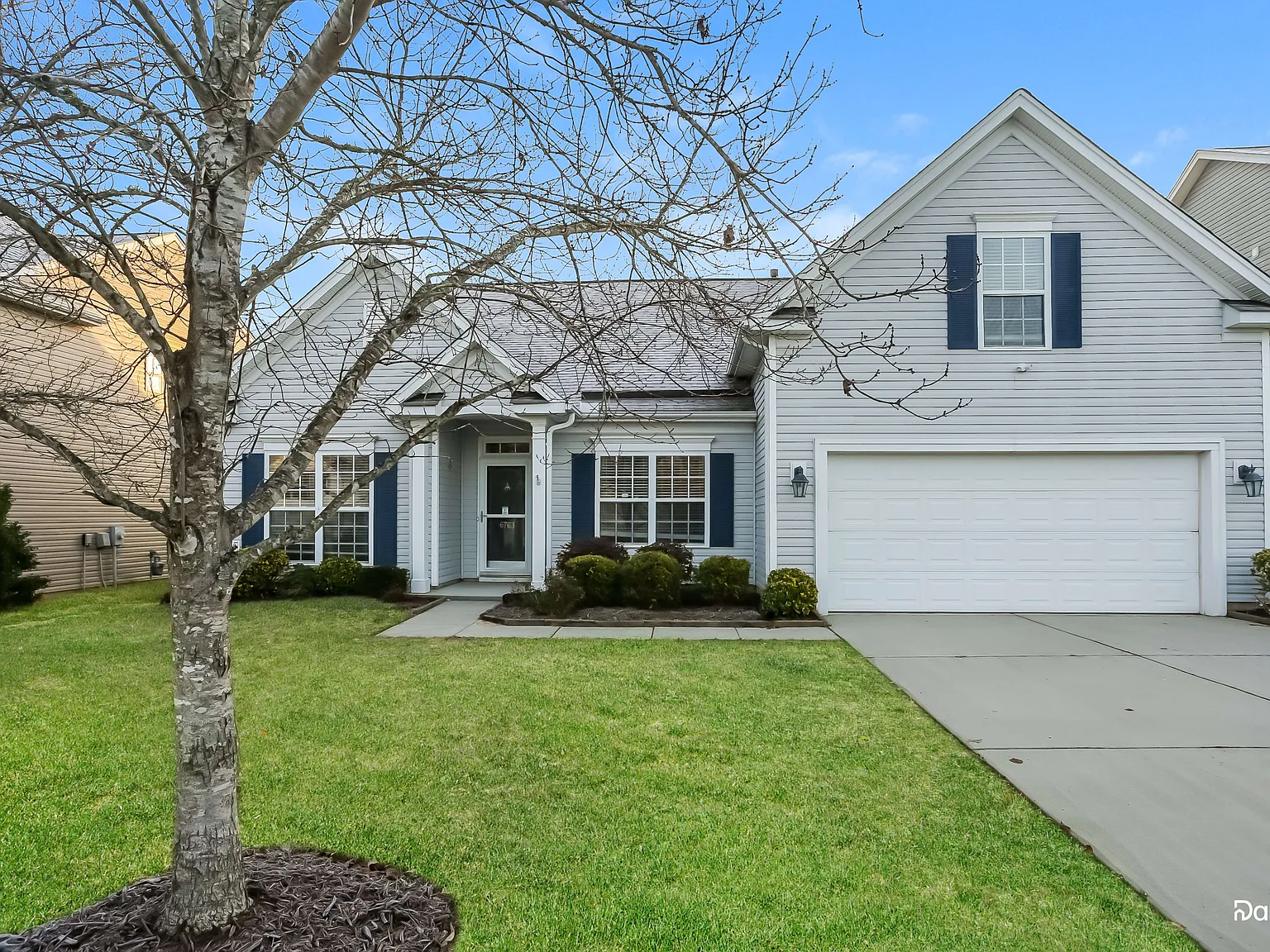 3 bed, 2.0 bath, 2522 sqft, $2,285 — Photo 1