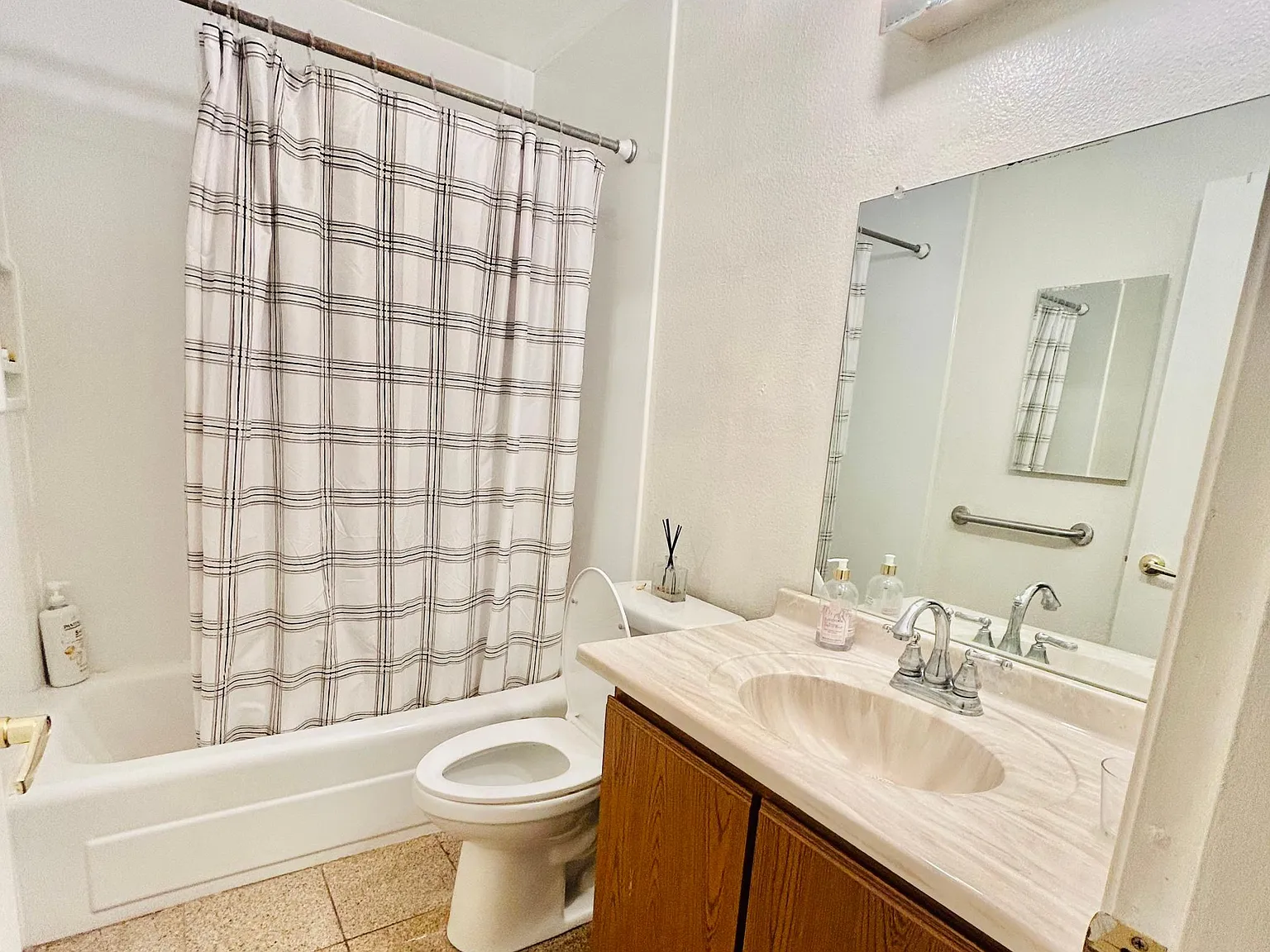 100 Whitney Young Cir — Photo 4