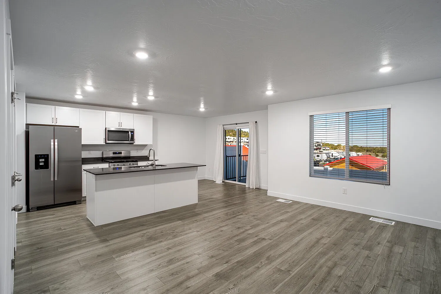 4 bed, 3.5 bath, 2187 sqft, $1,900 — Photo 2