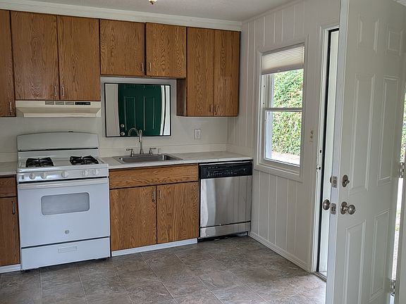 2nd image of 108 Elm St Unit A