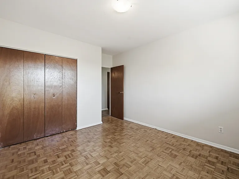 1200 Fennell Ave E — Photo 21