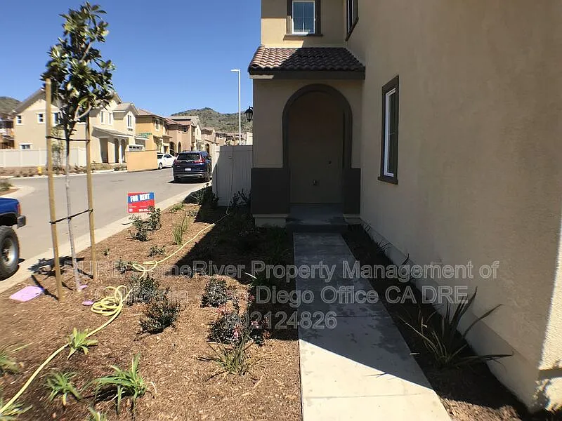 3 bed, 2.5 bath, 1753 sqft, $3,495 — Photo 2
