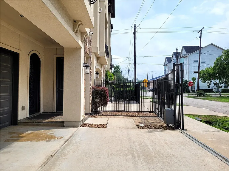 1508 Fowler St — Photo 48