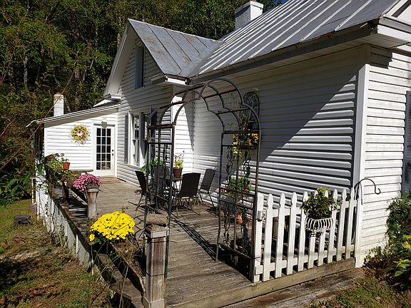 3rd image of 190 Nightingale Ln