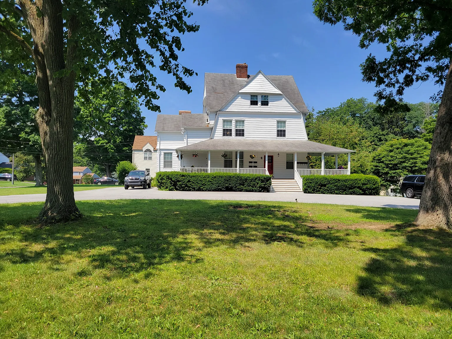 100 N Fairfield Rd — Photo 1
