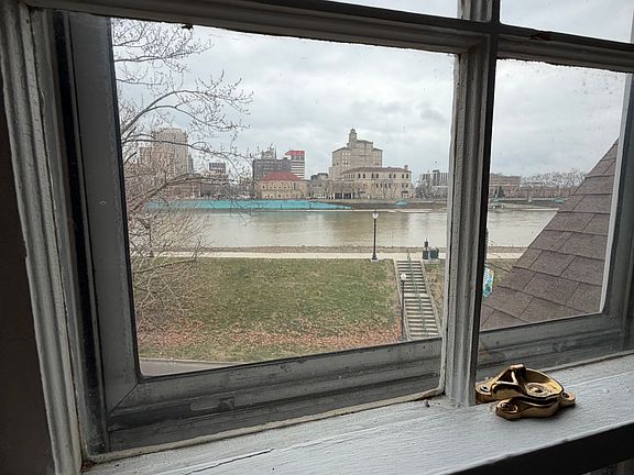 3rd image of 45 W Riverview Ave