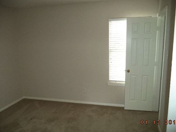 5th image of 504 Newbury Dr