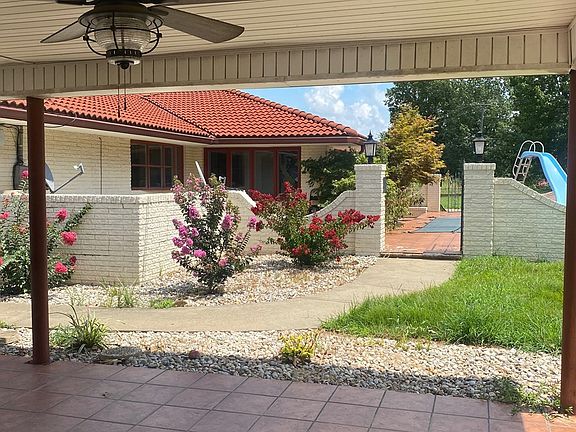 5th image of 70 Shamrock Dr
