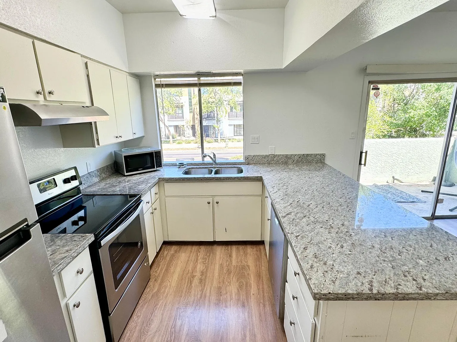 2 bed, 846 sqft, $1,295 — Photo 1