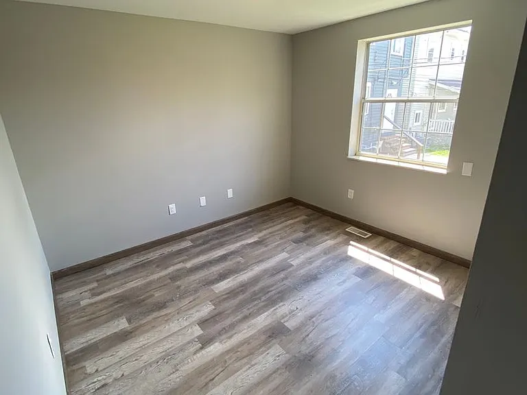 2163 Indianola Ave — Photo 36
