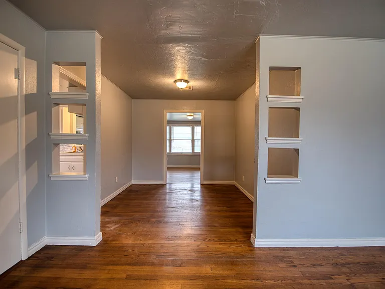 3033 NW 31st St — Photo 5
