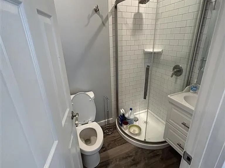 211 Baker St — Photo 19