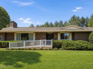 1661 Madeline Dr, Lapeer, MI 48446